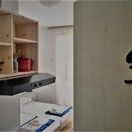 ホームステイ Ivica マカルスカ